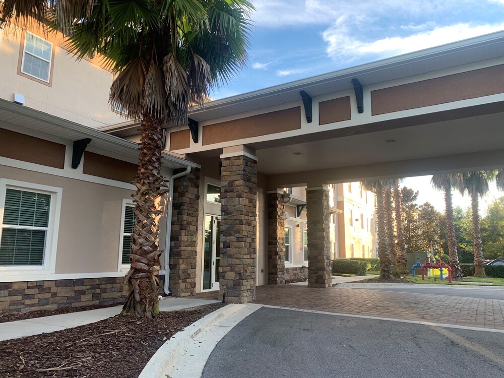 Laurel Court entryway