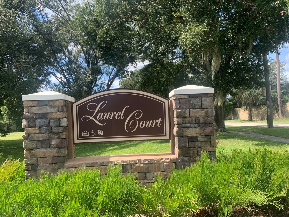 Laurel Court sign